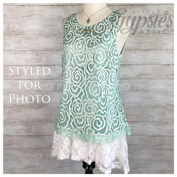 **TAKING DOWN** Abercrombie & Fitch Lace Mini Skirt - Picture 7 of 10